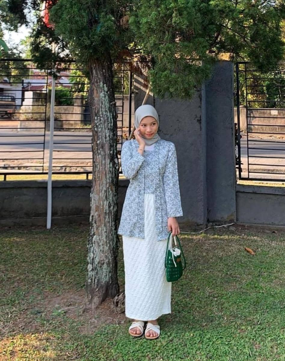 OOTD atasan kebaya kutu baru (instagram.com/nandaakh_)