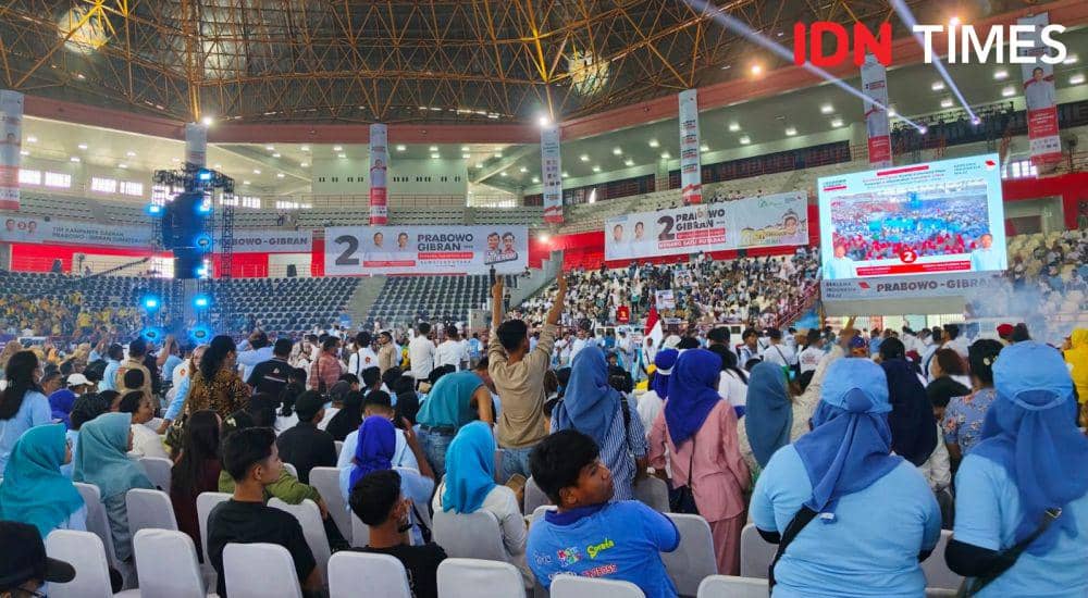Suasana di dalam gedung serba guna Pemprovsu menyambut kehadiran Prabowo Subianto (IDN Times/Eko Agus Herianto)