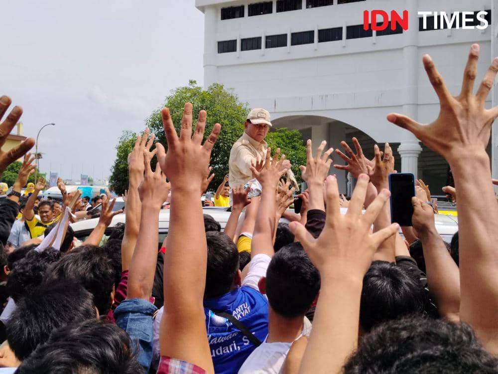 Puja-puji Prabowo untuk Jokowi di Depan Warga Sumut