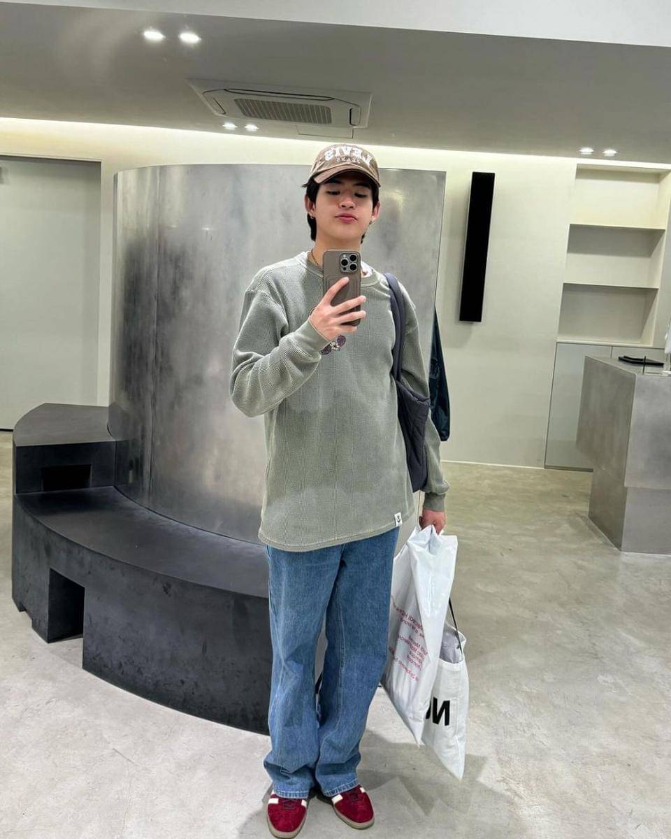 Inspirasi OOTD dengan topi ala Mark Pakin (instagram.com/mmarkpkk)