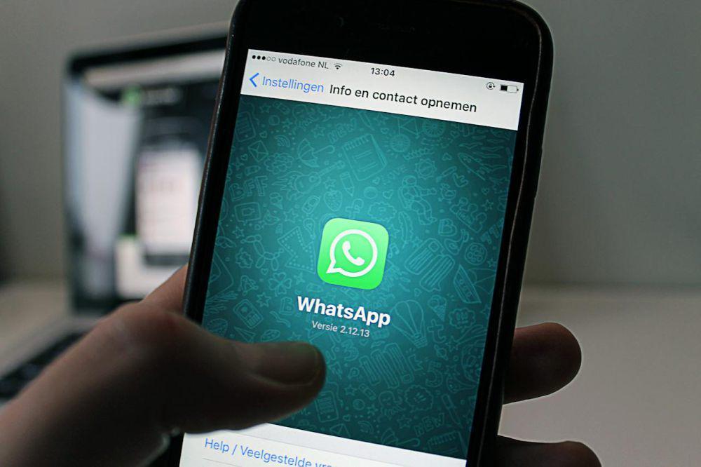 4 Alasan Hoaks Mudah Tersebar di Grup WA Keluarga, Harus Dicegah