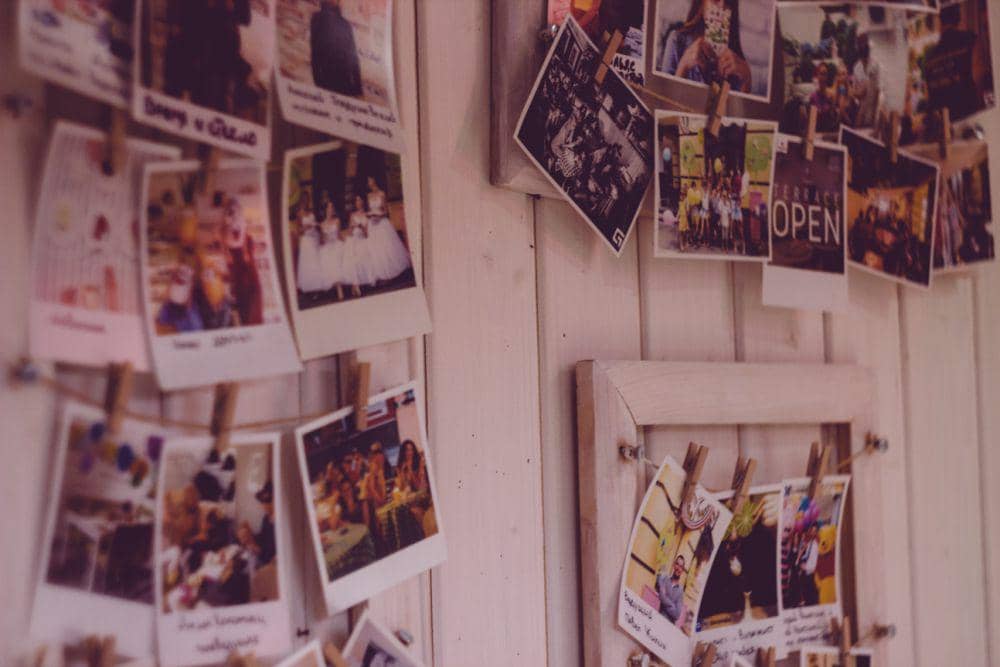 Ilustrasi bikin galeri foto mini di rumah (Pexels.com/Vladyslav Dukhin)