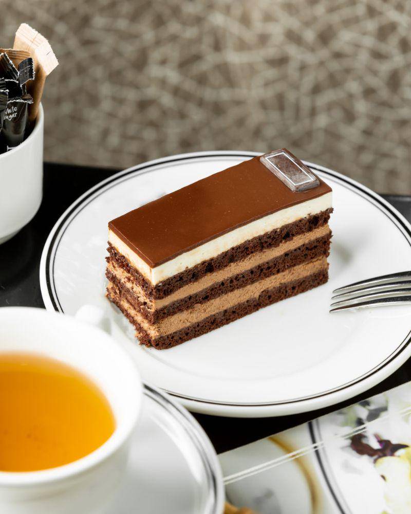 ilustrasi opera cake (freepik.com/KamranAydinov)