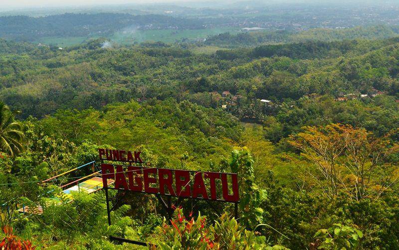 Puncak Pagerbatu (google.com/maps/Titin Fitriani Degustira)