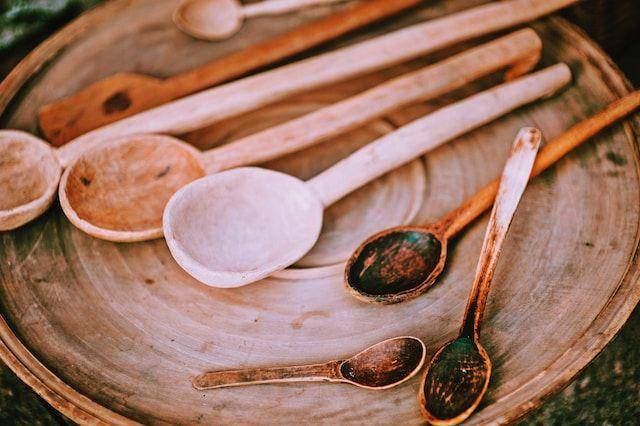 ilustrasi alat masak kayu (unsplash.com/Tiko Giorgadze)