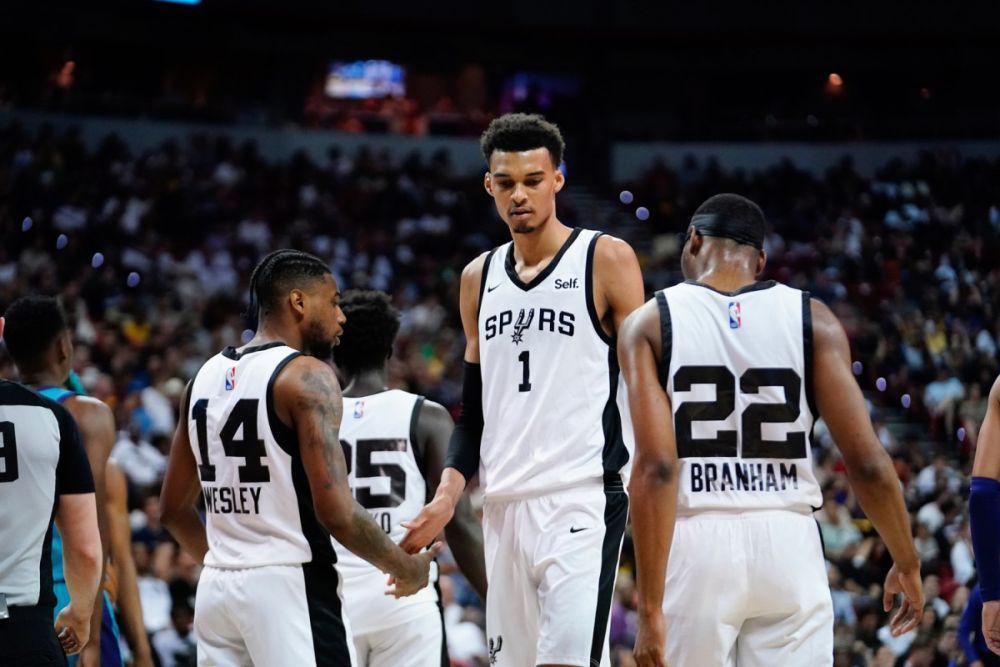Foto Victor Wembanyama dengan jersey San Antonio Spurs.(SI.com)