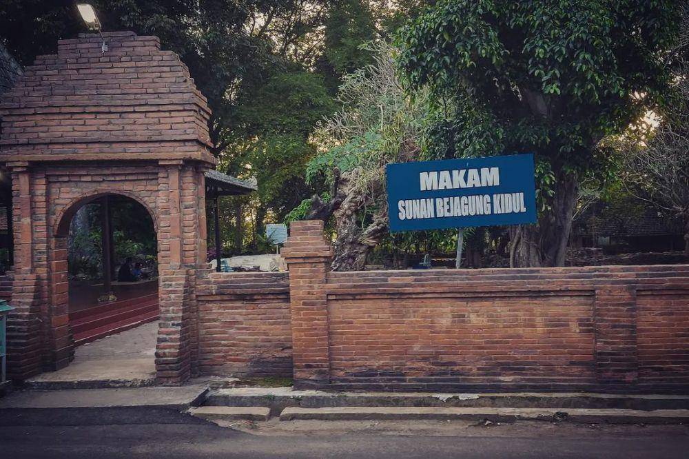 Makam Sunan Bejagung Kidol (instagram.com/qomaril.wujud)