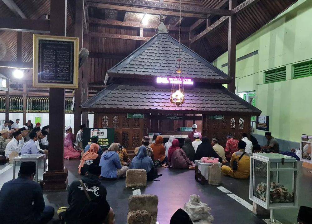 Makam Syech Maulana Ibrohim Asmoroqondi (instagram.com/sarkub.gram)
