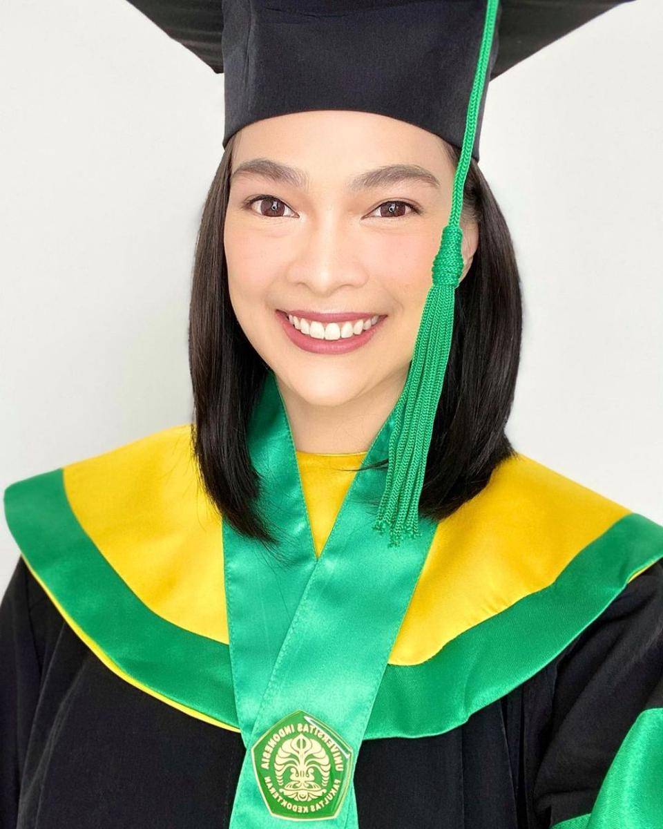 inspirasi makeup wisuda ala Mesty Ariotedjo (instagram.com/mestyariotedjo)