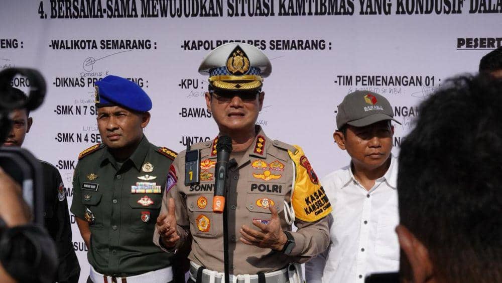 Dirlantas Polda Jateng Kombes Pol Sonny Irawan ditemani Danpomdam Diponegoro dan Bawaslu saat memantapkan deklarasi zero knalpot brong. (IDN Times/Dok Humas Polda Jateng)