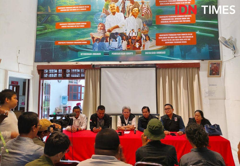 TPN Ganjar-Mahfud undang awak media dalam konferensi pers soal video viral yang beredar soal mobilisasi pemilu oleh Kepala Desa (IDN Times/Eko Agus Herianto)