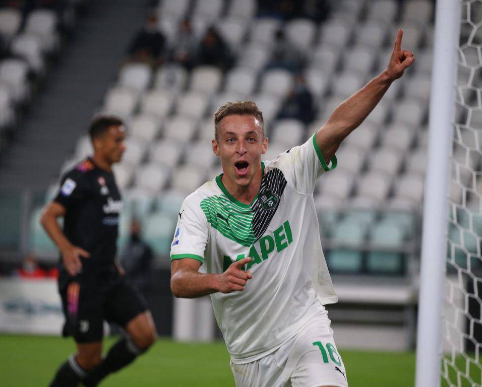 Maxime Lopez merayakan gol ke gawang Juventus di Serie A 2021/2022. (twitter.com/SassuoloUS)