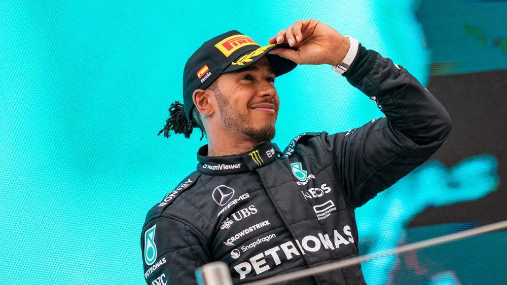Lewis Hamilton Resmi Gabung Ferrari di 2025