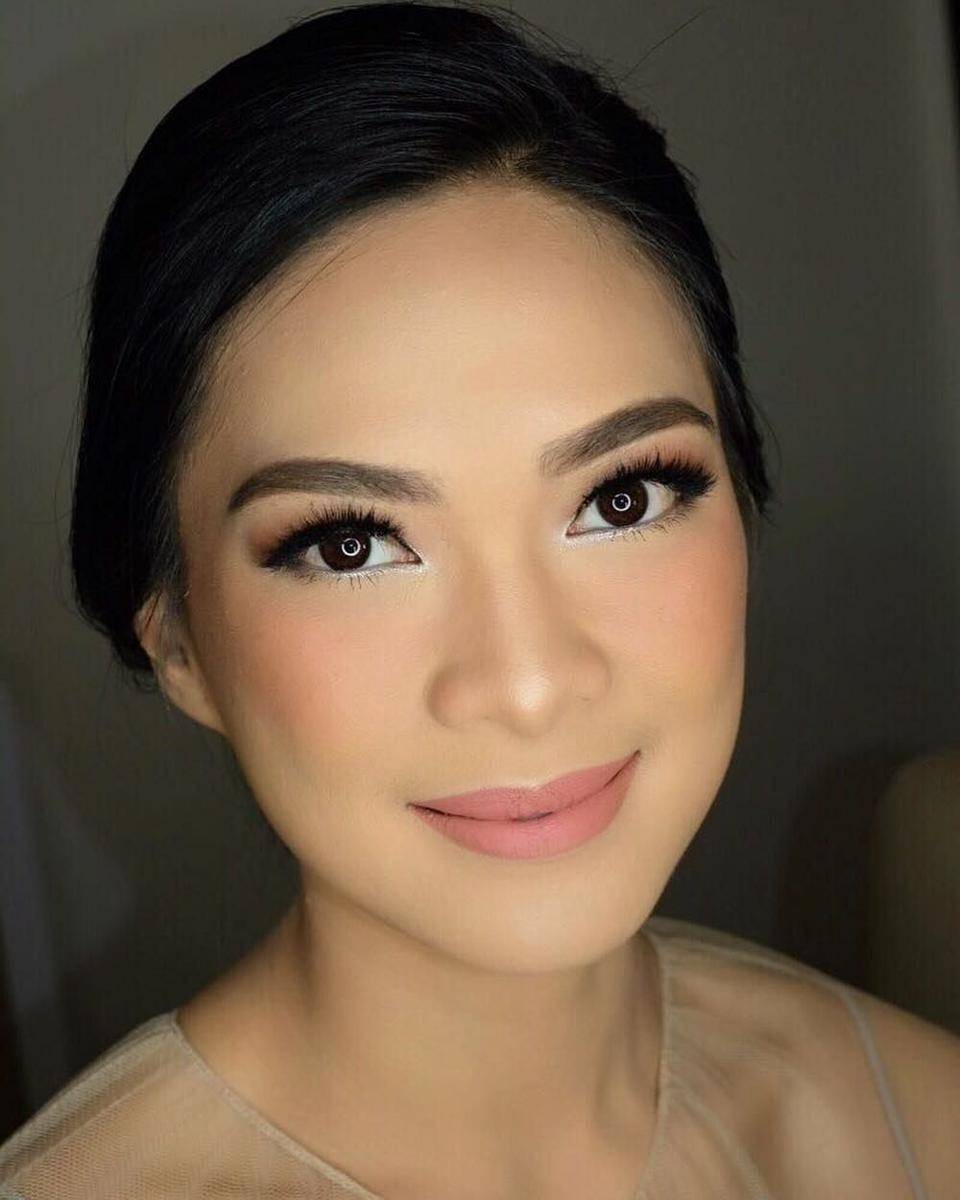 inspirasi makeup wisuda ala Mesty Ariotedjo (instagram.com/mestyariotedjo)