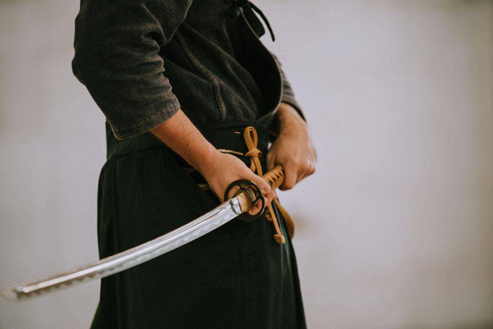 ilustrasi katana (unsplash.com/Krys Amon)
