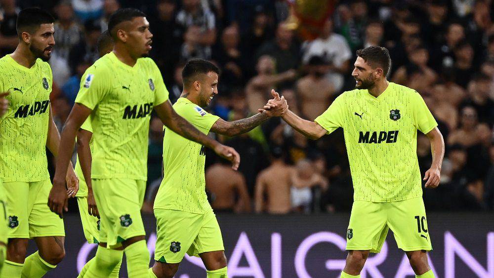 Para pemain Sassuolo merayakan gol ke gawang Juventus di Serie A 2023/2024. (legaseriea.it)