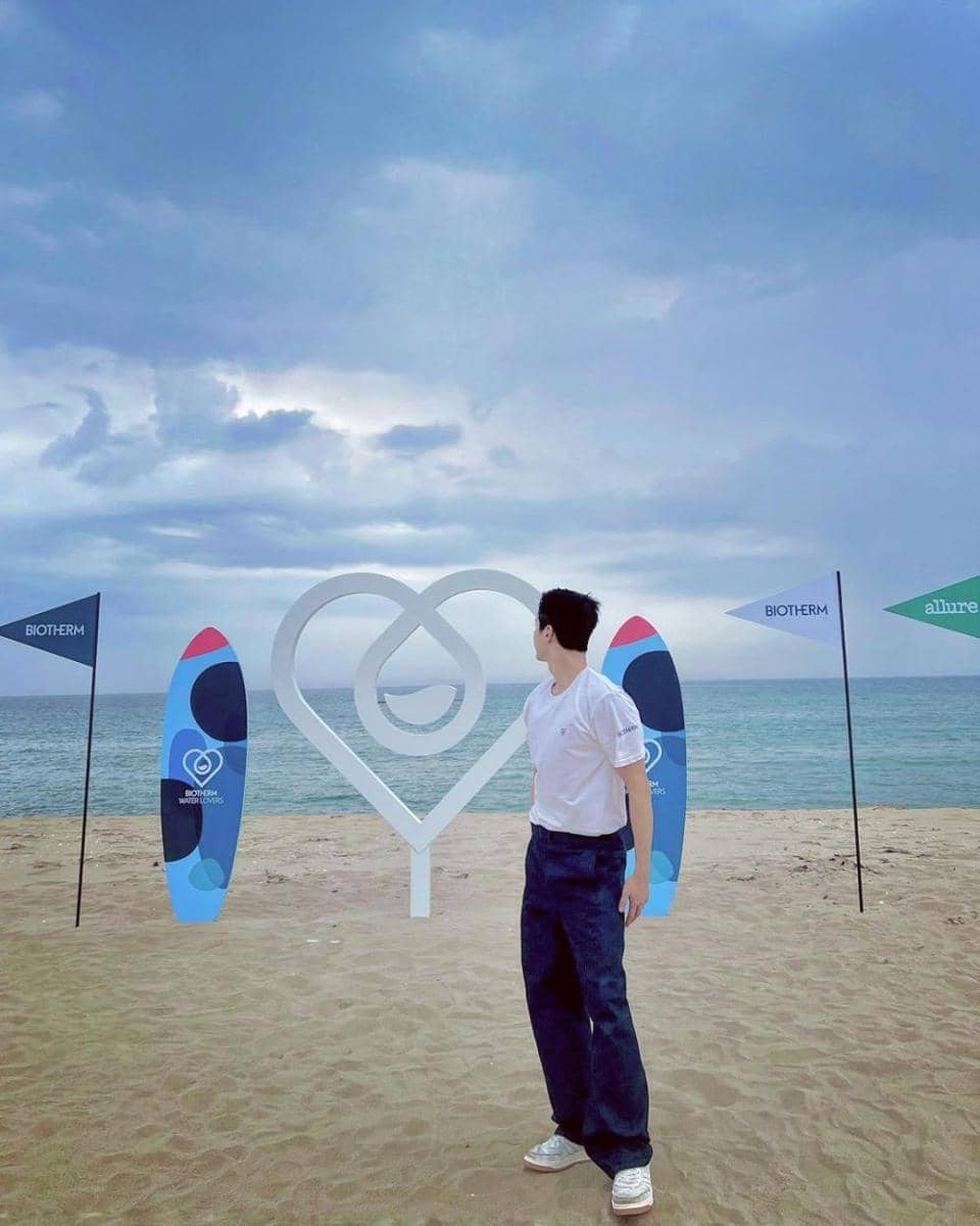 long pants hitam ala Park Bo Gum (instagram.com/bogummy)