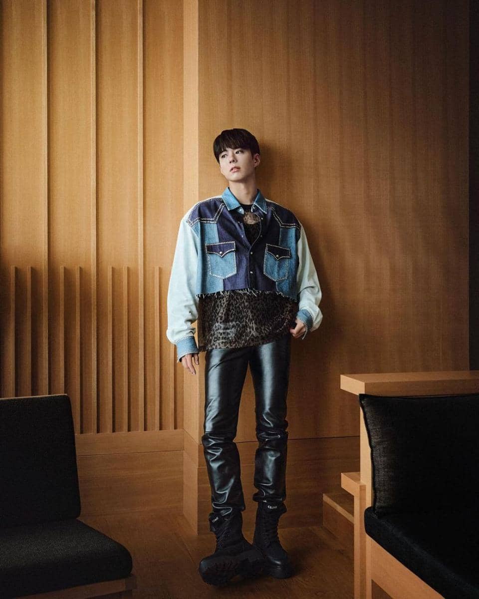 long pants hitam ala Park Bo Gum (instagram.com/bogummy)