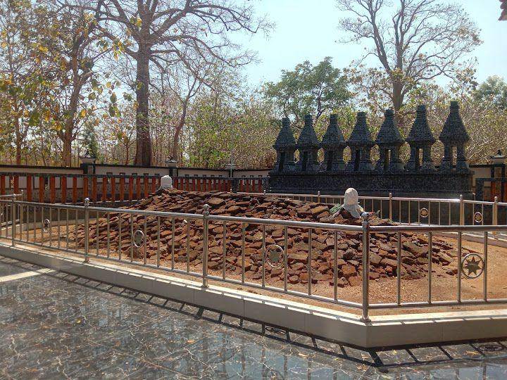 Makam Barat Ketigo (Google Maps/explorer family)
