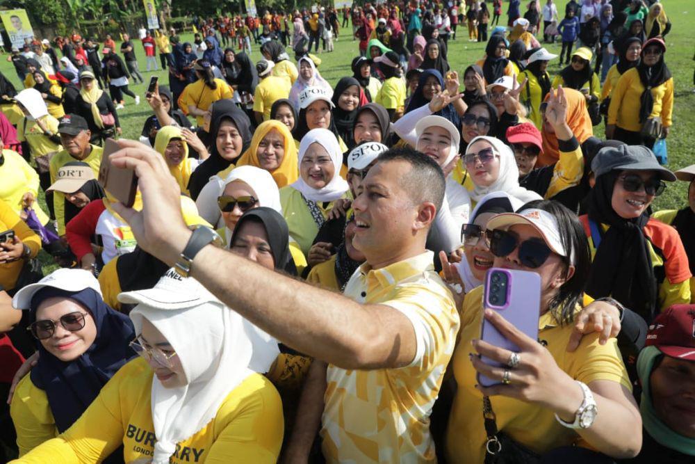 Minggu Sehat, Ijeck Senam Bareng Warga di Deli Serdang