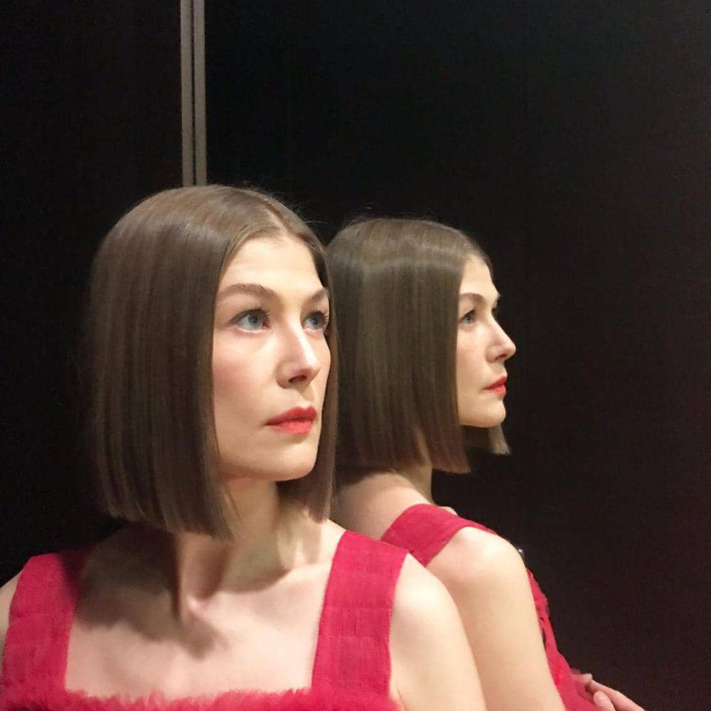 gaya makeup ala Rosamund Pike (instagram.com/mspike)