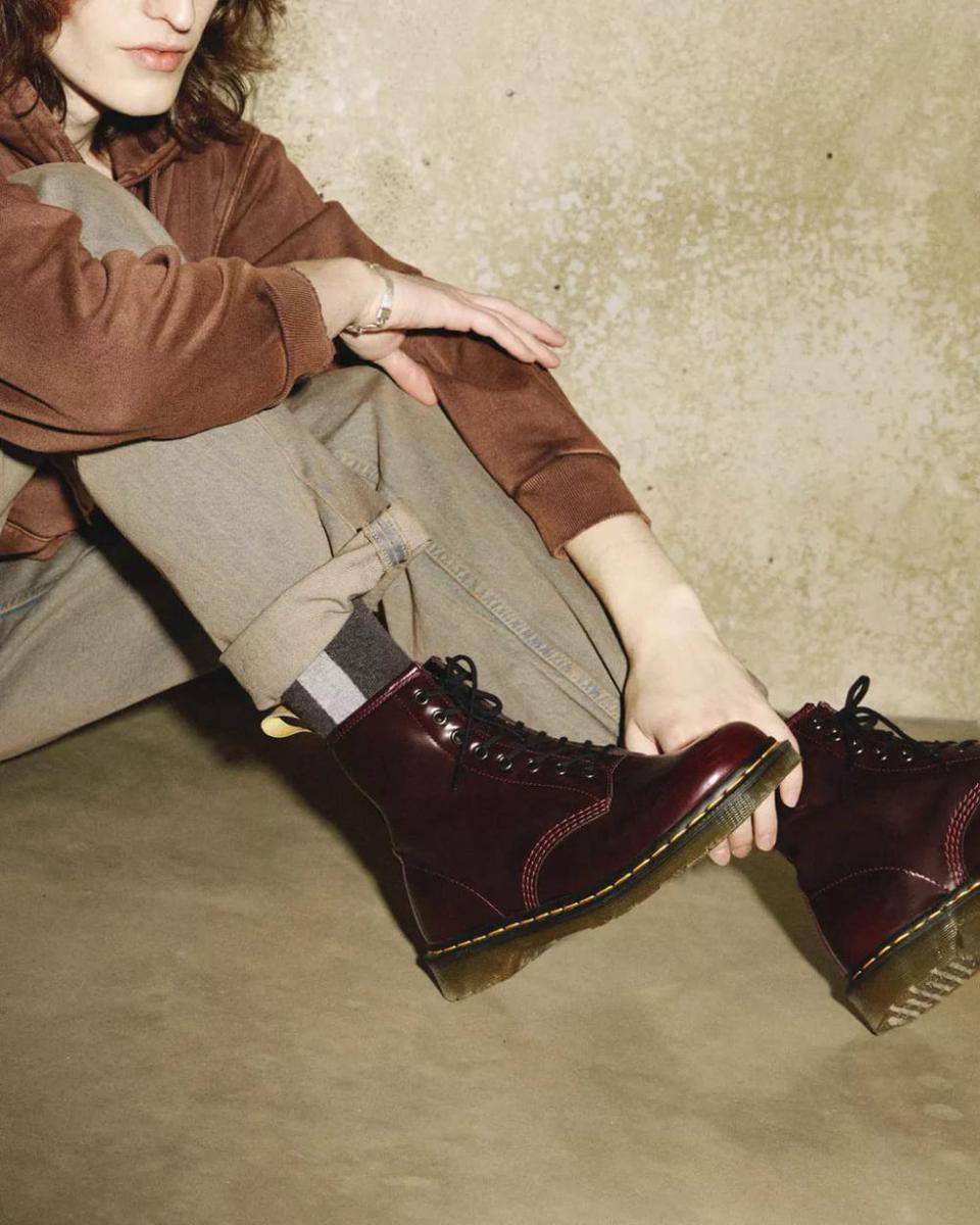 ilustrasi sepatu Dr Martens seri vegan (drmartens.com)