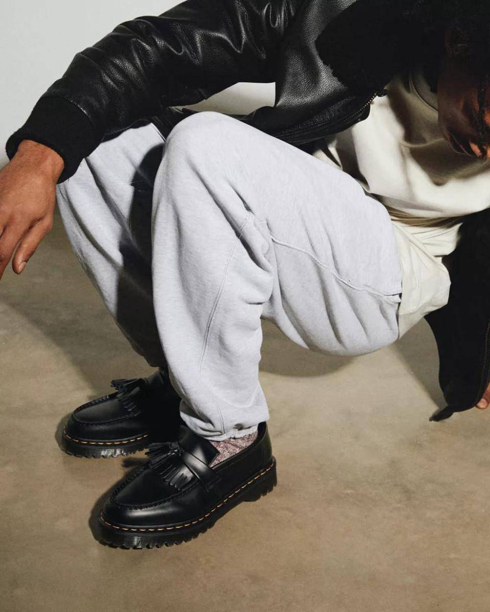 ilustrasi sepatu Dr Martens (lineashoes.com)
