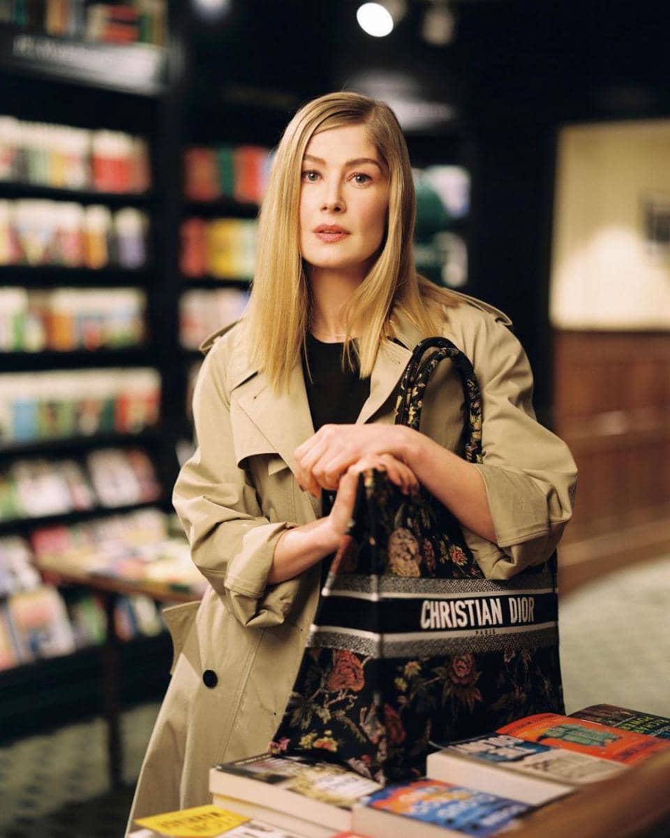gaya makeup ala Rosamund Pike (instagram.com/mspike)