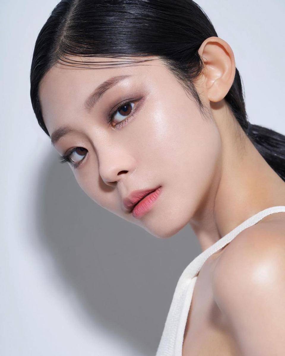 Makeup Hyeseon. (instagram.com/hazelchoiii)