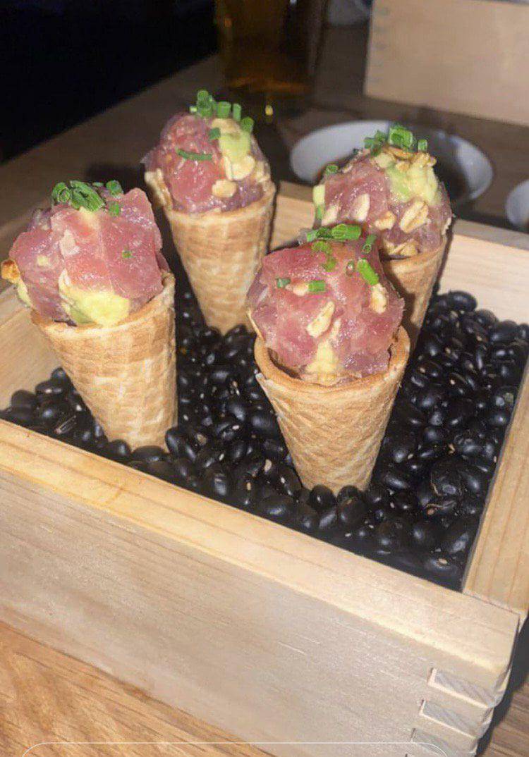 potret penyajian makanan menggunakan cone es krim (reddit.com/user/_acheron_)