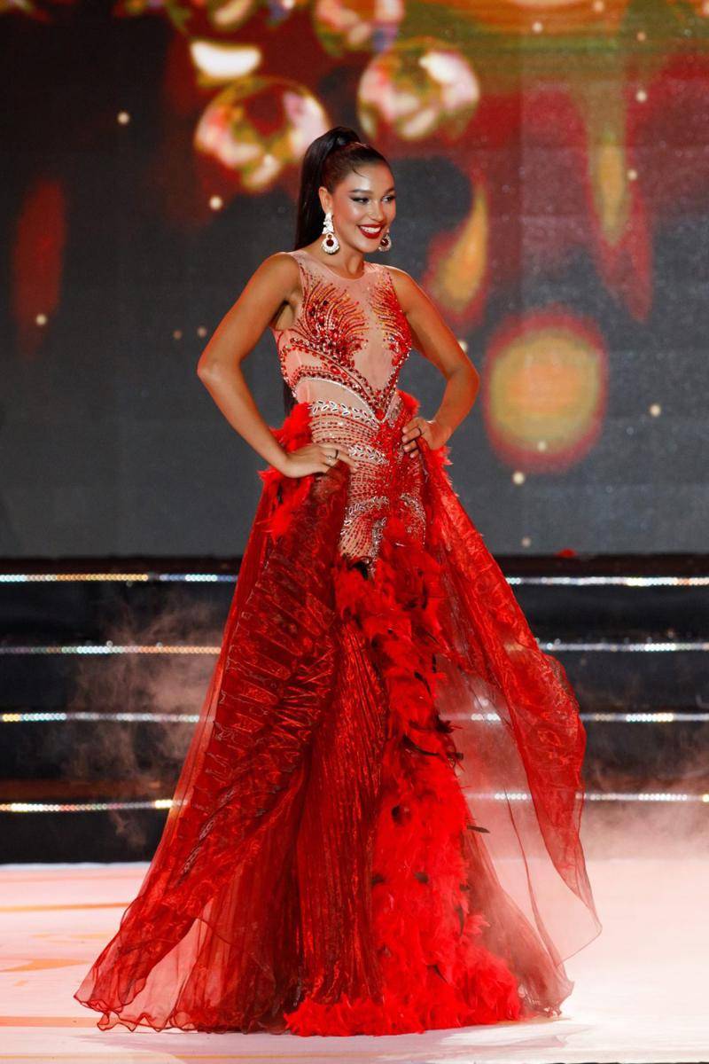 Potret Gaun Malam Wakil Amerika di Preliminary Miss Global 2023 (Facebook.com/Miss Global Organization)
