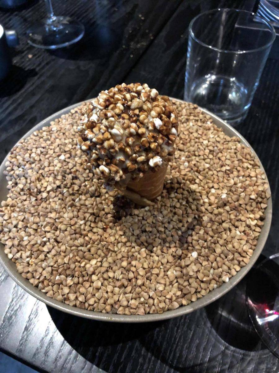 potret penyajian makanan menggunakan cone es krim (reddit.com/user/NUARTNUART)