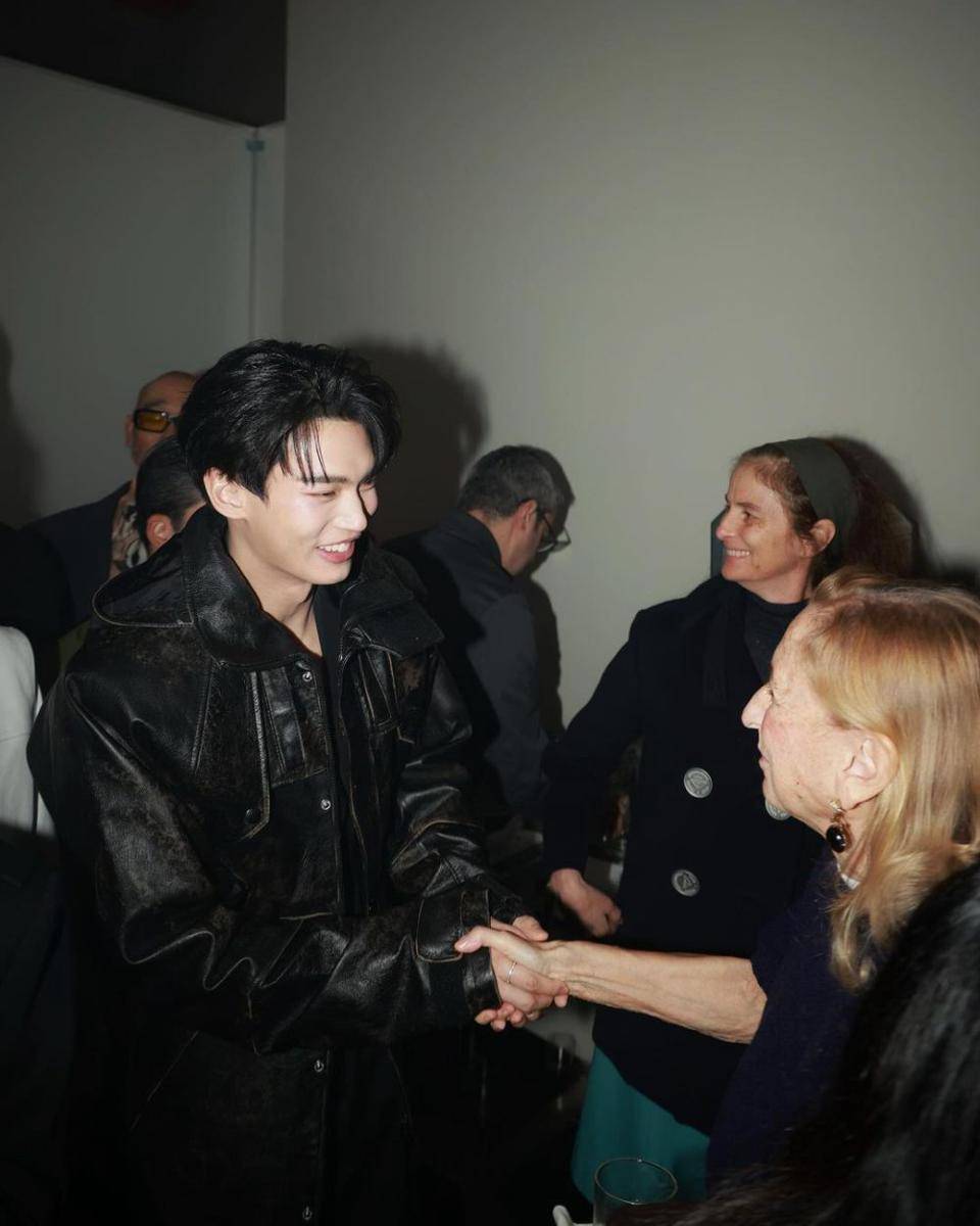 potret Win Metawin di Prada FW24 (instagram.com/winmetawin)