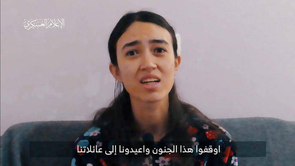 Tangkapan layar salah satu sandera bernama Noa Argamani (26) dalam video yang beredar pada 14 Januari 2024. (Telegram/Brigade Al Qassam)