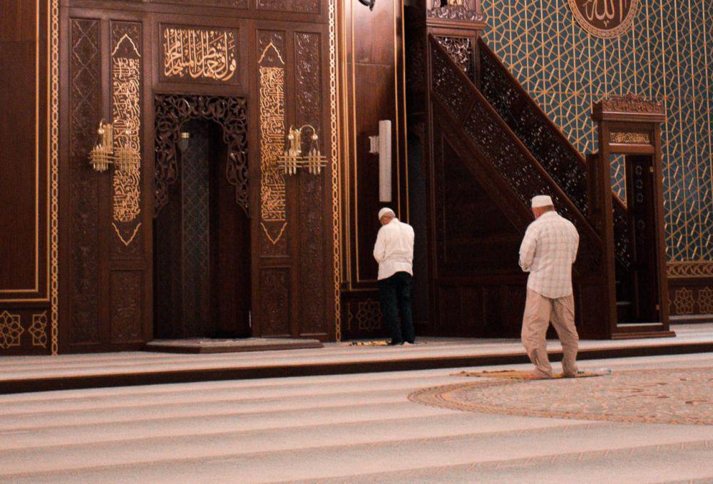 Apakah Salat Tahajud Harus Tidur Dulu? Ini Penjelasannya