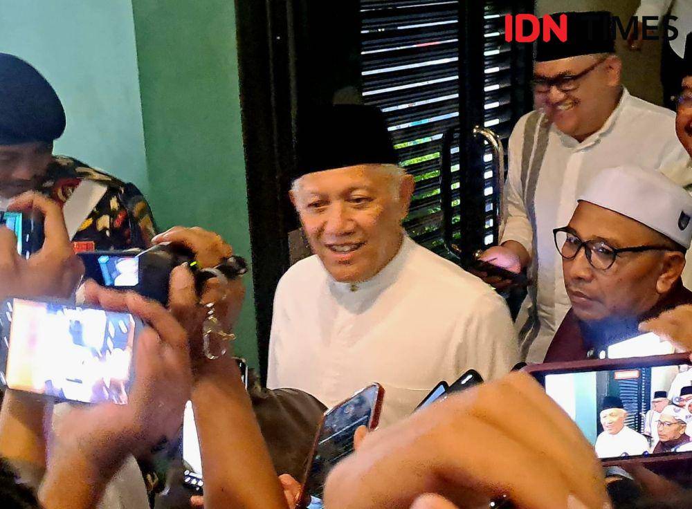 Gus Kikin usai pelantikan Pj Ketua PWNU Jatim tertutup di Kantor PWNU Jatim. IDN Times/Ardianysah Fajar