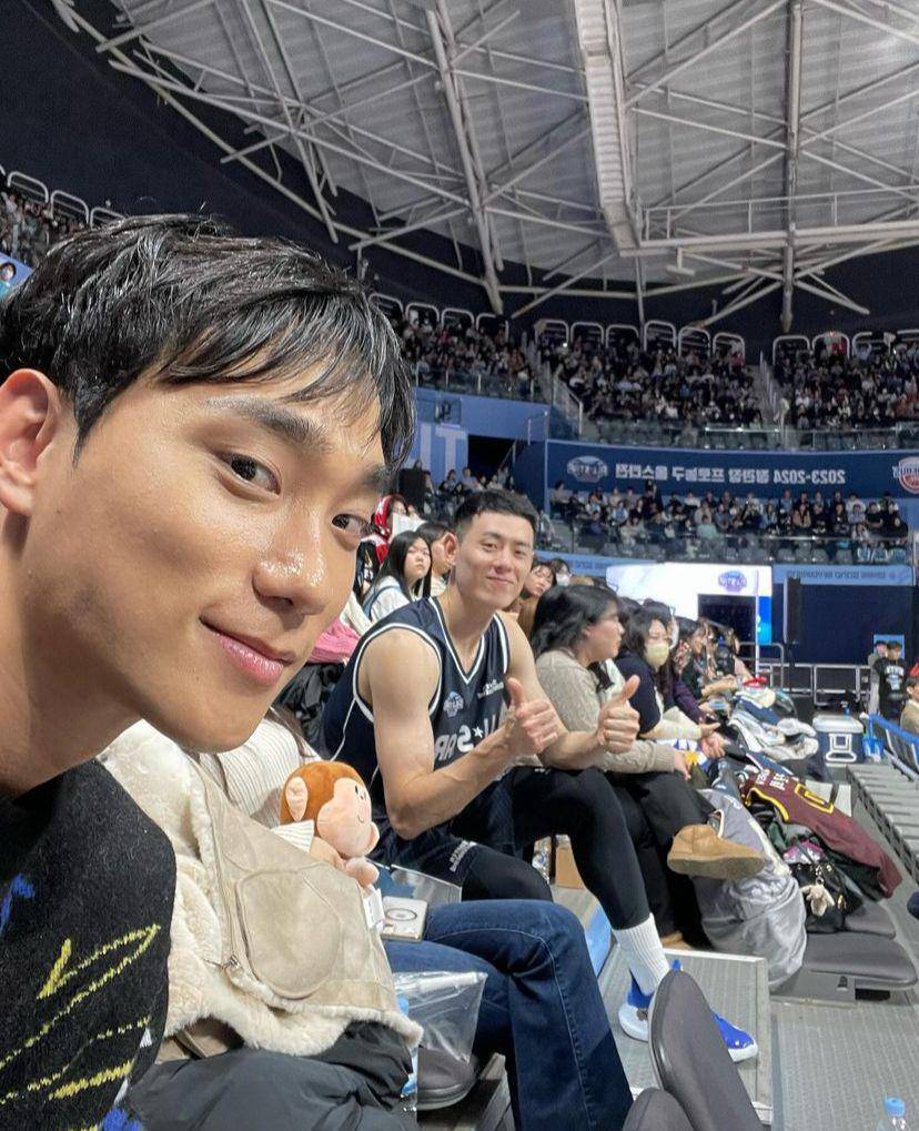potret cast Single’s Inferno 3 datang ke pertandingan Lee Gwan Hee (instagram.com/ssrt_mk)