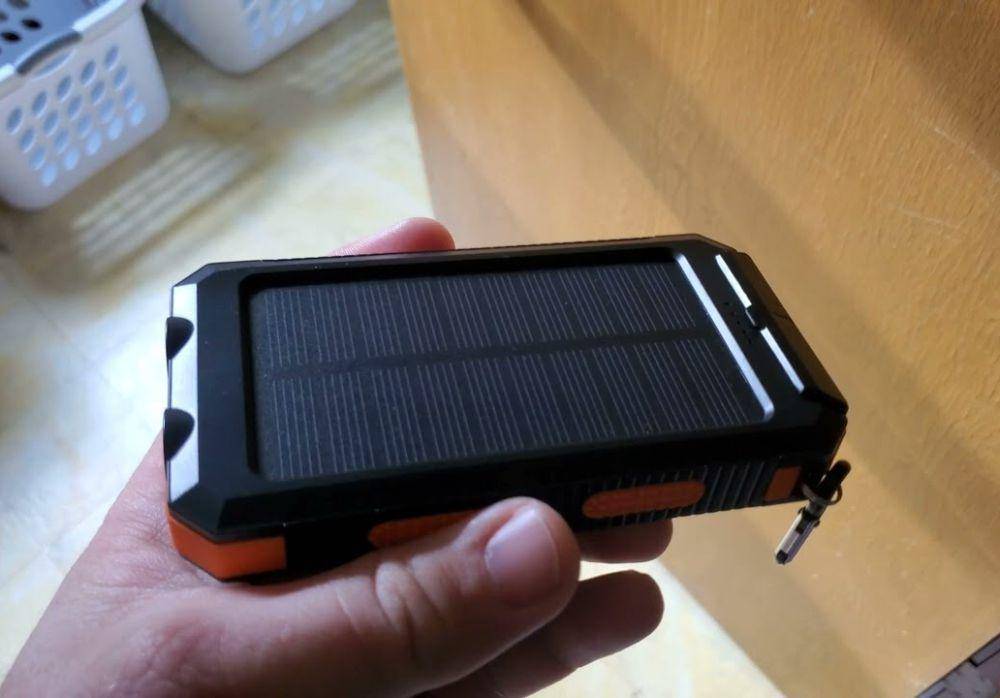 Feeke Portable Solar Power Bank with Flashlight (youtube.com/JLS Public Safety LLC)