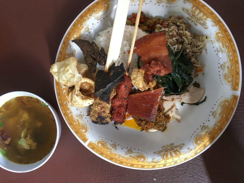 Seporsi makanan babi guling khas Bali (Dok.Pribadi/Natalia Indah)