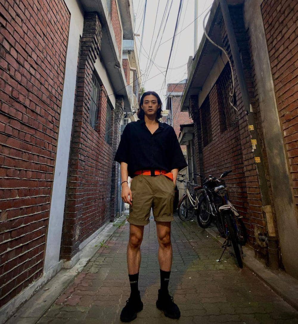padu padan short pants ala Kim Ji Hoon (instagram.com/jiraishin99/)