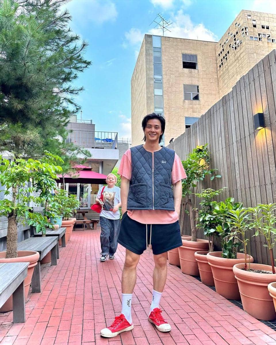 padu padan short pants ala Kim Ji Hoon (instagram.com/jiraishin99/)