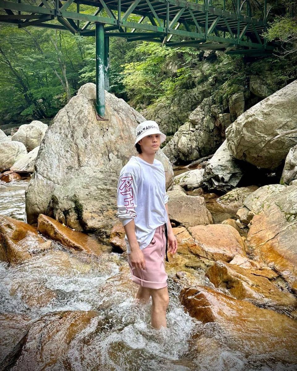 padu padan short pants ala Kim Ji Hoon (instagram.com/jiraishin99/)