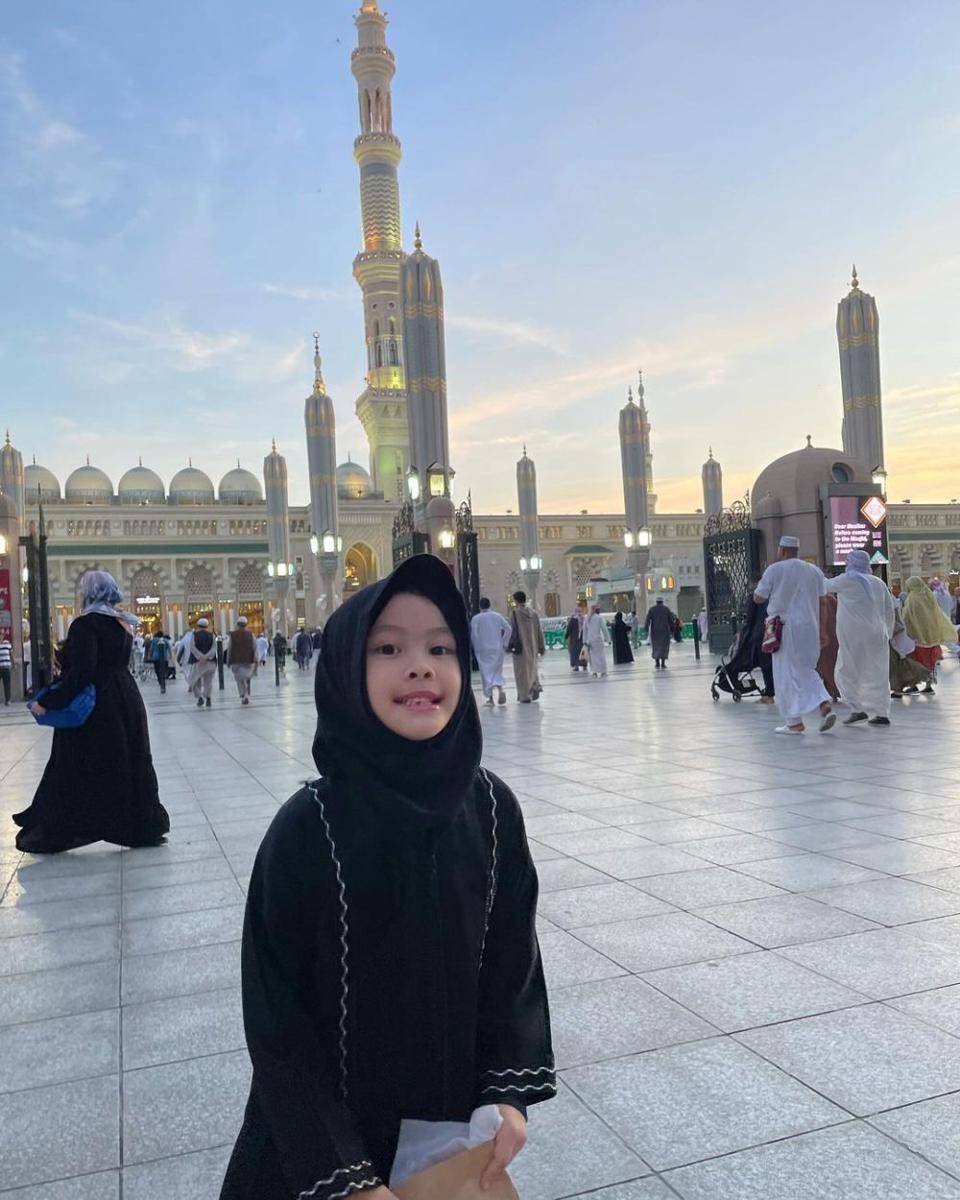 potret Bridgia jalani umrah (instagram.com/septriasaacha)