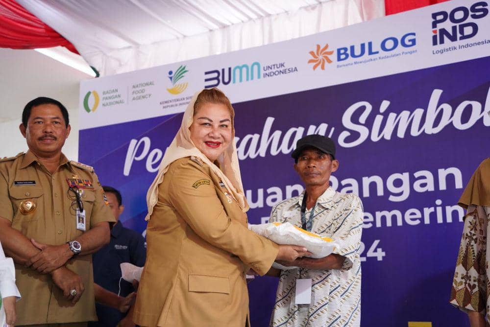 Salurkan Bantuan Beras,Wali Kota Semarang Minta Tak Diperjualbelikan