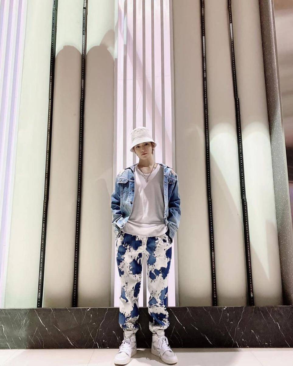 Paduan outer ala Taeyong (instagram.com/taeoxo_nct)