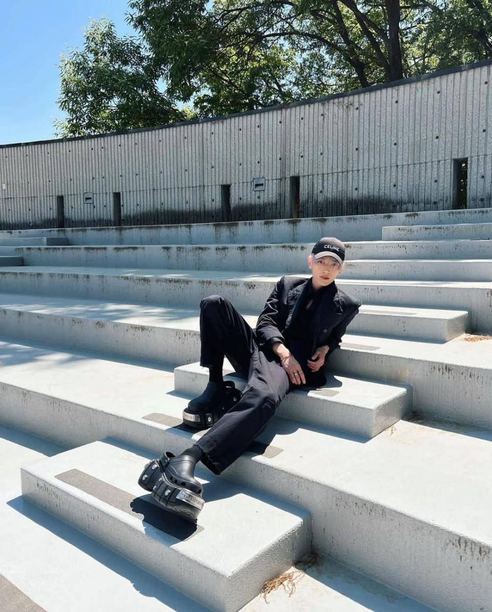 Paduan suit ala Taeyong (instagram.com/taeoxo_nct)