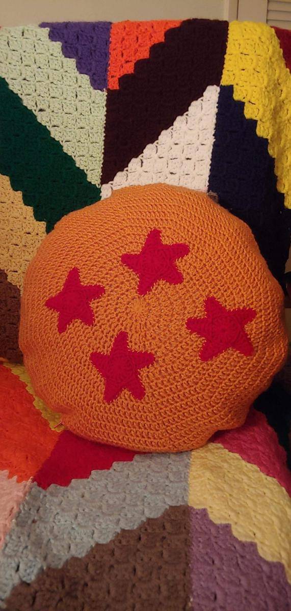 potret rajutan tangan bertema Dragon Ball (reddit.com/user/stephyfeffy)