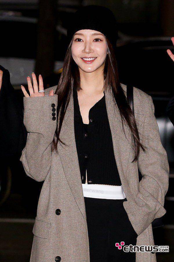 potret Park Min Young usai rumor terima uang dari mantan pacar (dok. ETNews)