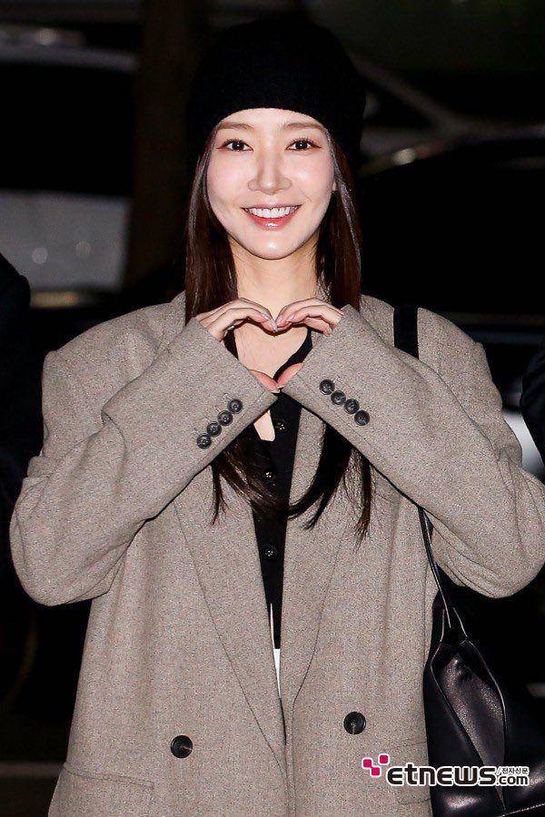 potret Park Min Young usai rumor terima uang dari mantan pacar (dok. ETNews)