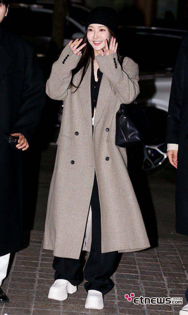 potret Park Min Young usai rumor terima uang dari mantan pacar (dok. ETNews)